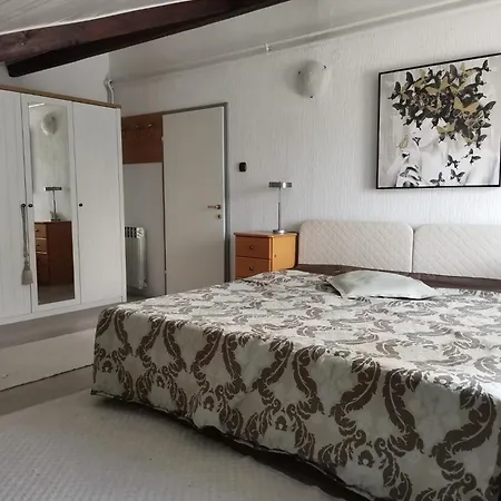 Moderne Ferienwohnung Mit Terrasse Apartment
