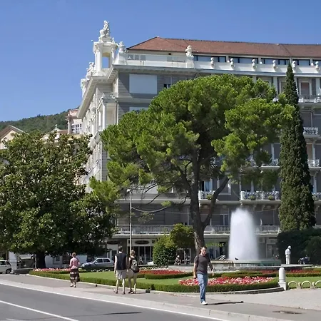 Moderne Ferienwohnung Mit Terrasse